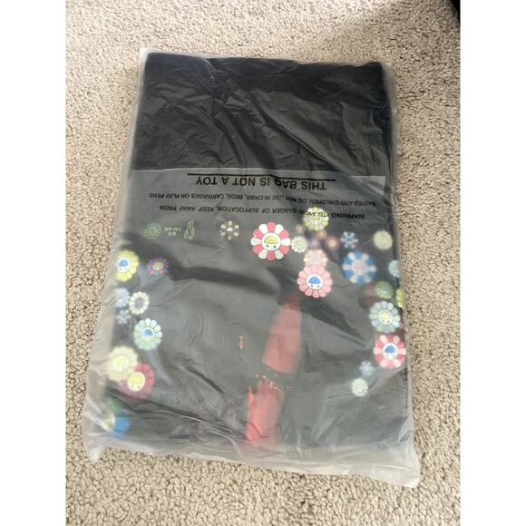 Takashi Murakami x Billie Eilish UNIQLO Photo Print T Shirt Unisex Small - Picture 1 of 3